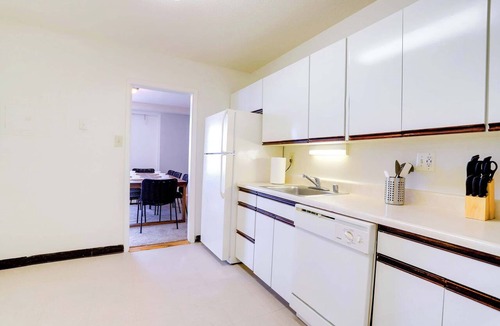 Crystal City Apartment | Prime Arlington Apt – Walk to Crystal City Metro