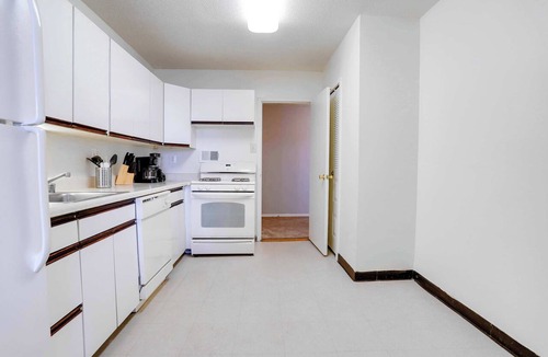 Crystal City Apartment | Prime Arlington Apt – Walk to Crystal City Metro