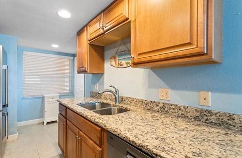 Madeira Beach Condo | Prime Beachfront Balcony - Madeira Norte #311