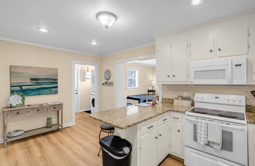 West End House | Prime Downtown GVL 3BD Home w/Fenced Yard & Free Parking