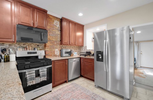 Downtown Baltimore House | Prime Location! 2BR/2BA rowhouse steps from Ravens Stadium & Camden Yards.
