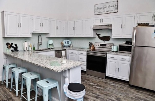 Southend House | Prime Location! Beach Block!