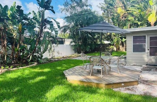 Pinellas Point House | Prime location just minutes to the beaches and downtown St Pete