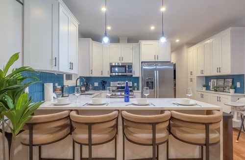 Harrison Apartment | Pristine Pad, Sleep 9, Free driveway park, 20%OFF