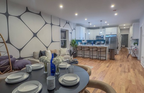 Harrison Apartment | Pristine Pad, Sleep 9, Free driveway park, 20%OFF