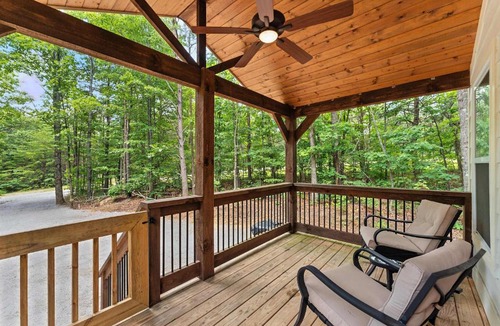 Menlo House | Pristine, Quaint Tiny Home! The Hemlock Hideaway