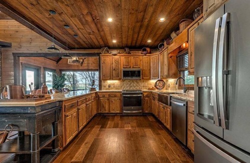 Blue Ridge Cabin | Privacy Peak- Stunning Mountain Views | Game Room | King Beds