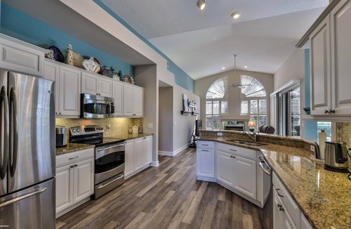 Samsula-Spruce Creek House | Privacy, Pool & Serenity. 3BD 3BA, 10 min to Daytona beach. Fly-In Community.