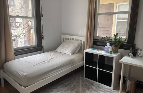 Kensington House | Private 1 bedroom & shared bath in Victorian 1920 Kensington house.