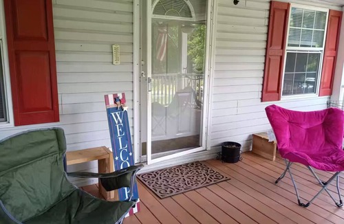 Jonesborough House | Private 1-BR Ensuite with Separate Entrance I 5min DT Jonesborough