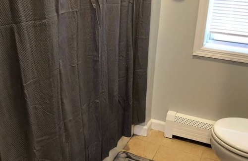 Linden Apartment | Private 2-bedroom, parking, bus to NYC nearby, MetLife Stadium 30 mins
