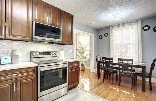 Northside House | Private 2BR Home 10 min to airport & downtown WiFi Patio Comfortable stay