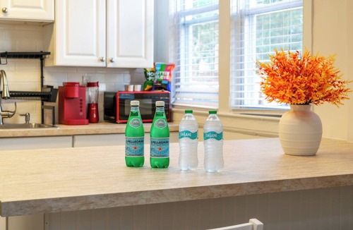 Teaneck Apartment | Private 2BR in Teaneck/13MI to NYC/Free Parking/Laundry/Ideal for Extended stay