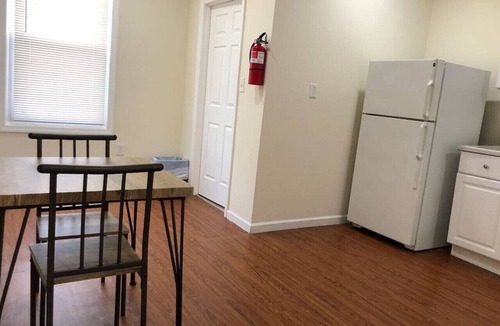 Weequahic Apartment | Private 3 bed, 1 bath apartment near EWR/NYC, MetLife Stadium 30 mins