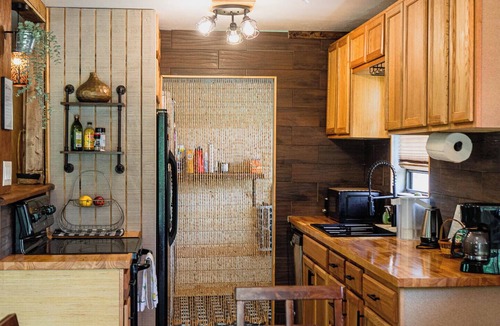 Spruce Pine Cabin | Private 3 Bed Lodge, Hot Tub, 1 mile from Blue Ridge Highway, Giant Jenga