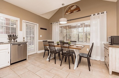 Kathleen House | Private 3BD Retreat | Large Yard | Family Stay