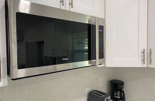 Royal Poinciana Apartment | Private Access Full Size Studio Close to Hollywood Beach