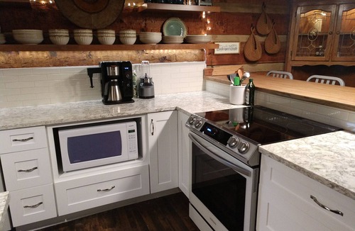 Kodak Cabin | Private and peaceful cabin in convenient location with seasonal outdoor pool