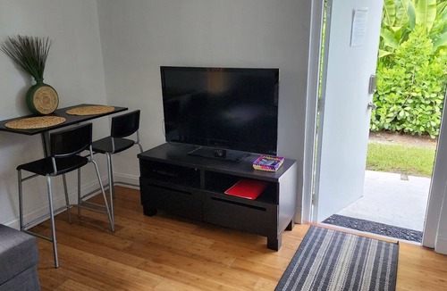 Ludlam Apartment | Private Apartment Miami Kendall near Zoo, The Falls Mall, and Miami Dade College
