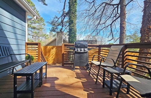 Forest Park Cabin | Private Atlanta Tiny House with Mini Golf Course