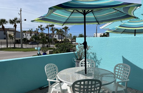 Golden Beach House | Private Beach 1 Minute Walk to Golden Beach