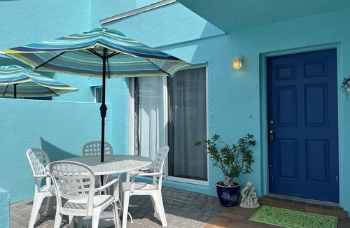 Golden Beach House | Private Beach 1 Minute Walk to Golden Beach