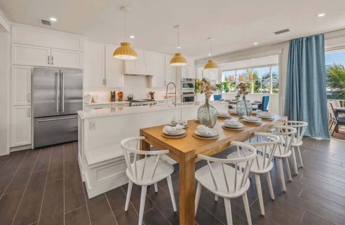 Siesta Key House | Private Beach Access/Pool Volleyball/Rock Climbing