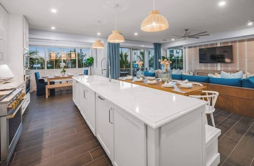 Siesta Key House | Private Beach Access/Pool Volleyball/Rock Climbing