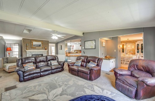 Gumlog House | Private Beach & Dock: Lake Hartwell Family Getaway