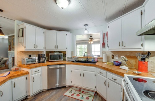 Gumlog House | Private Beach & Dock: Lake Hartwell Family Getaway