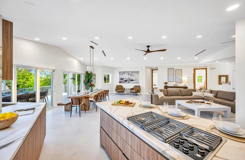 Lower Matecumbe Key Villa | PRIVATE BEACH /Heated Pool/Private Dock/Dolphin Key