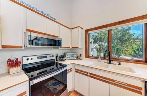 Englewood House | PRIVATE BEACH LIVING!