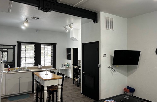 Historic District Apartment | Private, Beautiful apartment in historic district 1/1