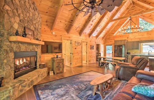 Mineral Bluff House | Private Cabin w/Furnished Porch on < 3 Acres!
