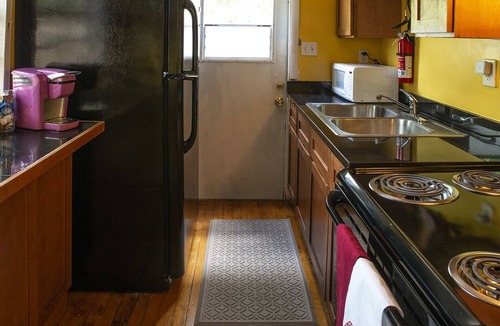 Riverside Park Apartment | PRIVATE, central apartment. Close to Las Olas and beach! 6 Miles to airport.