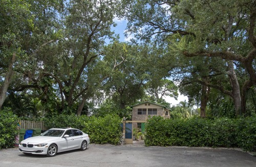 Riverside Park Apartment | PRIVATE, central apartment. Close to Las Olas and beach! 6 Miles to airport.