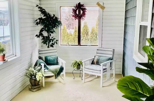 Queens Apartment | Private Charming 2 bedroom steps from the beach Entire rental unit in Queens, NY