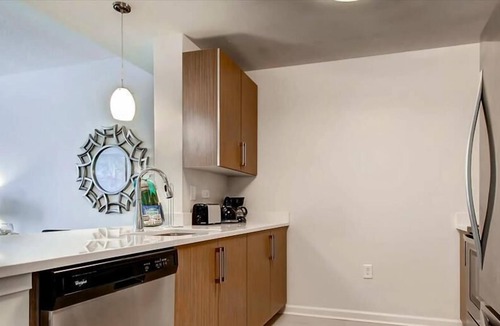 Hudson Exchange Apartment | Private & Clean | Work from Home | Washer/D | GLS