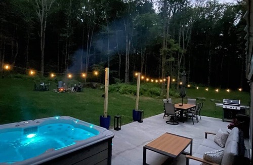 Thompson House | Private Cottage with Hot Tub Near Elk Mountain