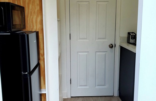 Bearss Plaza Apartment | Private Cozy Suite!