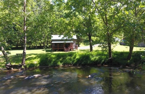 Pine Creek Cabin | Private Creekside Cabin for 2; Hot Tub, Waterfall Hike, Wi-Fi, Fire Pit