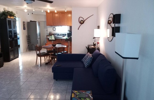 Coral Ridge Isles House | Private designer 8 room art getaway 2 Br-2Ba Full Kitchen Barbecue Patio Beach