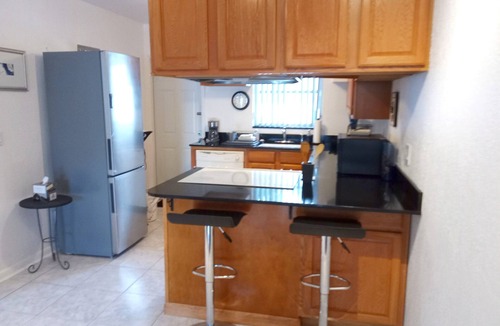 Coral Ridge Isles House | Private designer 8 room art getaway 2 Br-2Ba Full Kitchen Barbecue Patio Beach