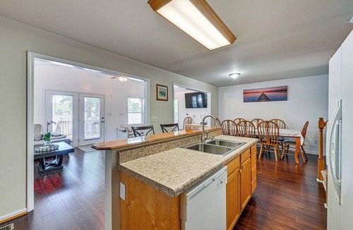 Southmont House | Private Dock! High Rock Lake Getaway in Lexington
