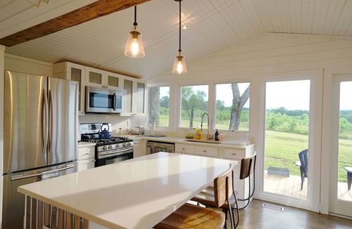 Tryon House | Private Family Cottage 3BR 2 BATH - 2 min to TIEC | The Orange Door