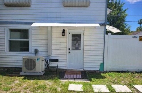 Historic Old Northeast Apartment | Private Garden Studio close to Downtown St Petes
