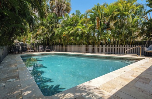 Ringling Estates House | 🏝Private Gated Home w/heated pool - a 1 minute walk to St Armands Circle🏖