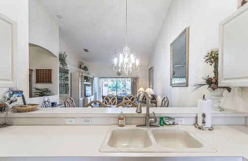 Sarasota Condo | Private Golf Club | Gated | 5 Pools | Restaurant | Clubhouse | Heritage Oaks Ideal Seasonal Rental!