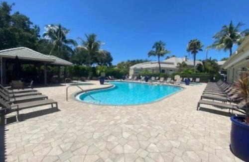 Naples Apartment | Private Golf Course Condo, Club Membership Available!