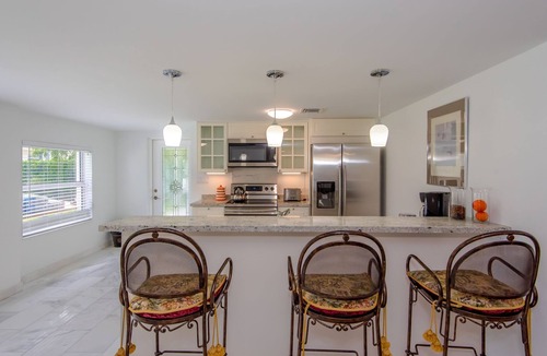 East Fort Lauderdale House | Private Guesthouse Walk to Ocean